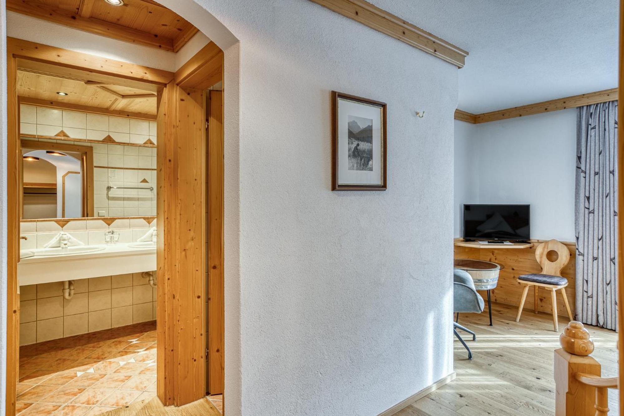 Alpenstolz Hotel 3*